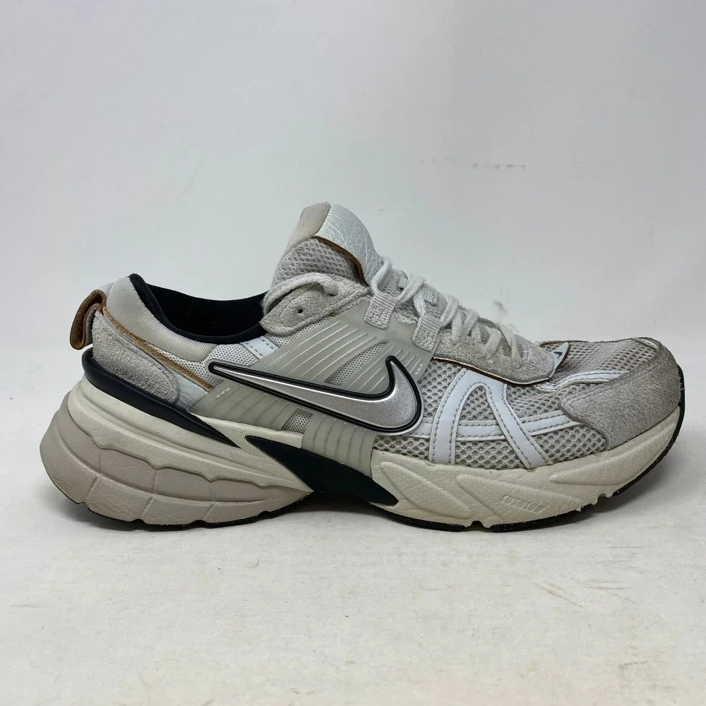 Nike V2K Run Summit‎ White Metallic Silver Womens 9.5 FN6703-002 Retro Sneakers